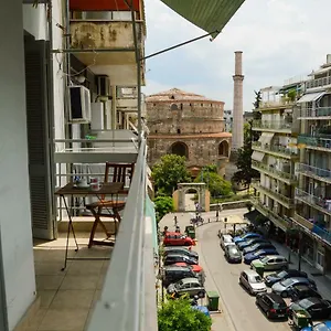 An For 2-4 Friends. Thessalonique